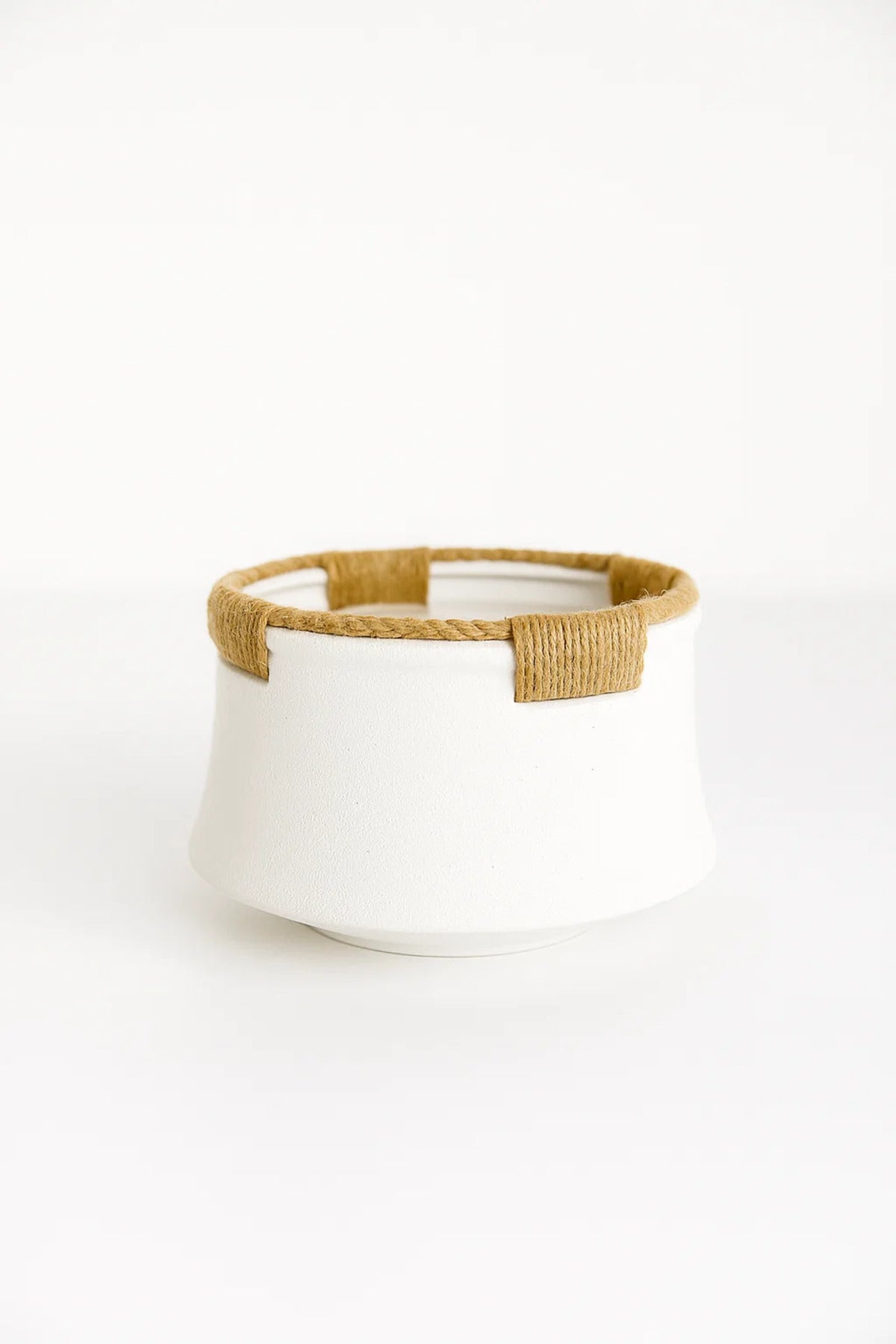 White Ceramic Rope Design Bowl Planter Ð Modern Decorative Pot with Twine for Home and Office DŽcor