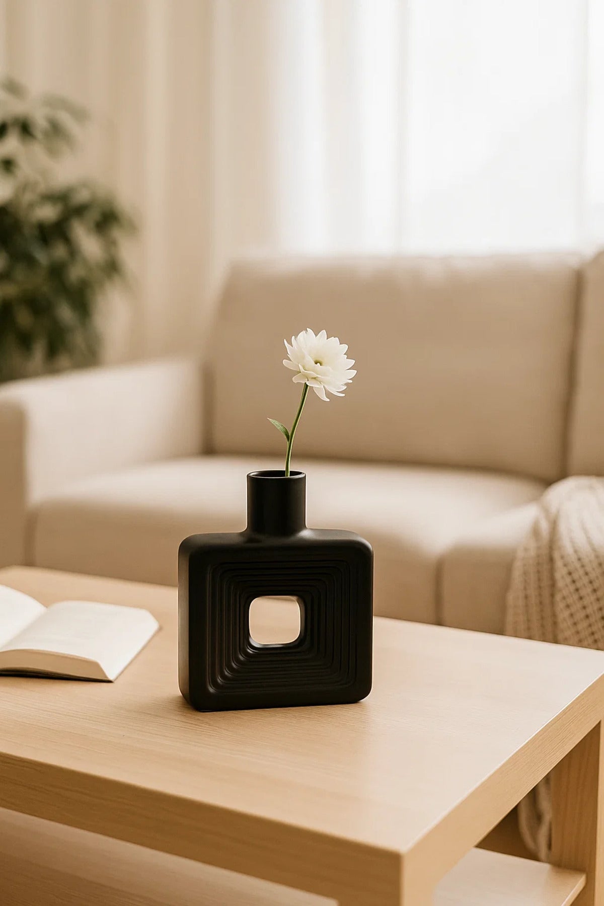 Black Geometric Ceramic Vase Ð Modern Minimalist Sculptural Decorative Flower Pot