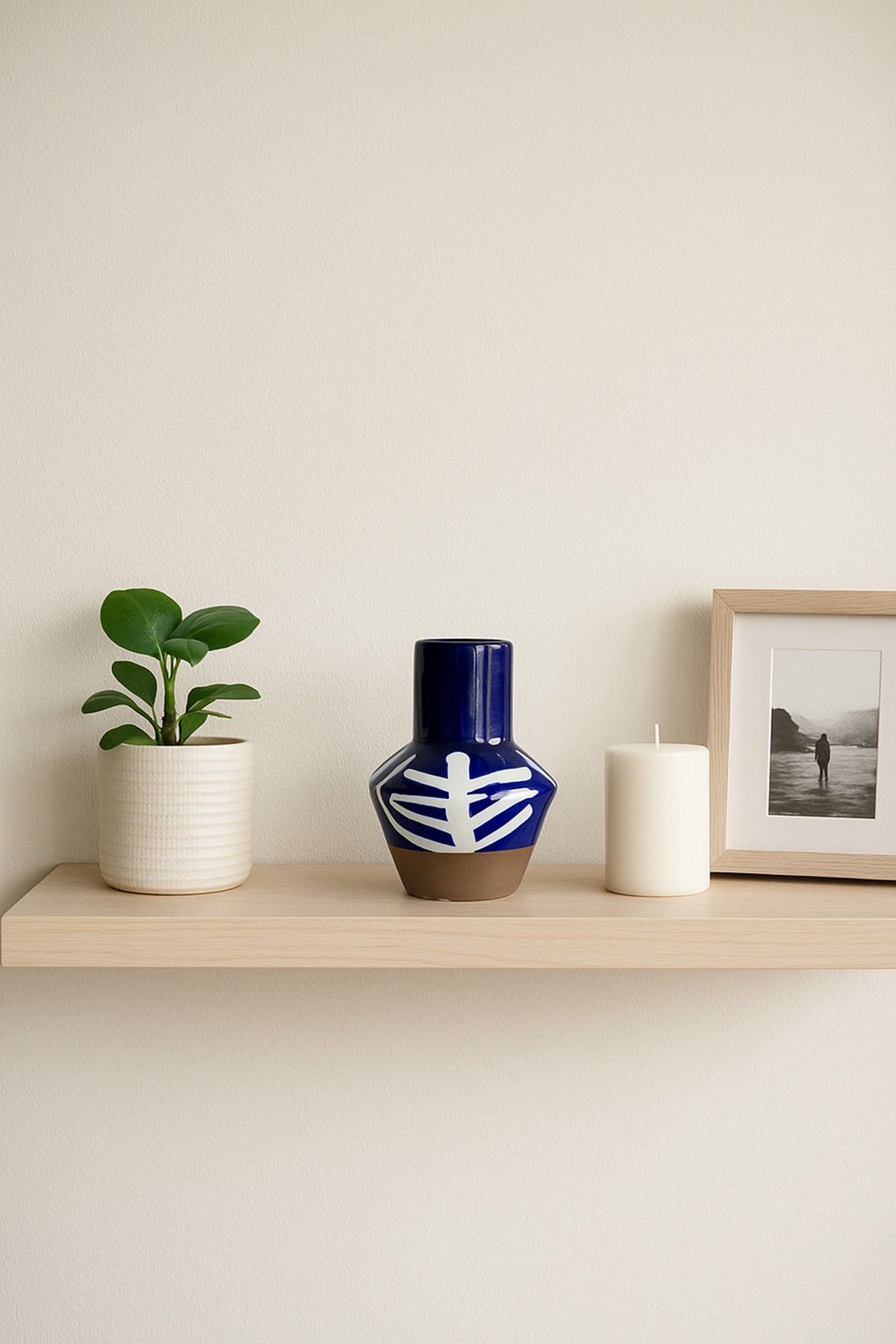 Dark Blue and White Ceramic Vase Ð Narrow Neck Geometric Decorative Vase