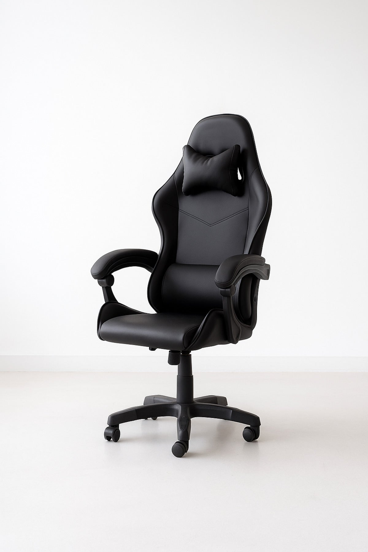 Black Gaming Chair Ð Ergonomic Office Chair with Adjustable Height, Swivel Base & Lumbar Support