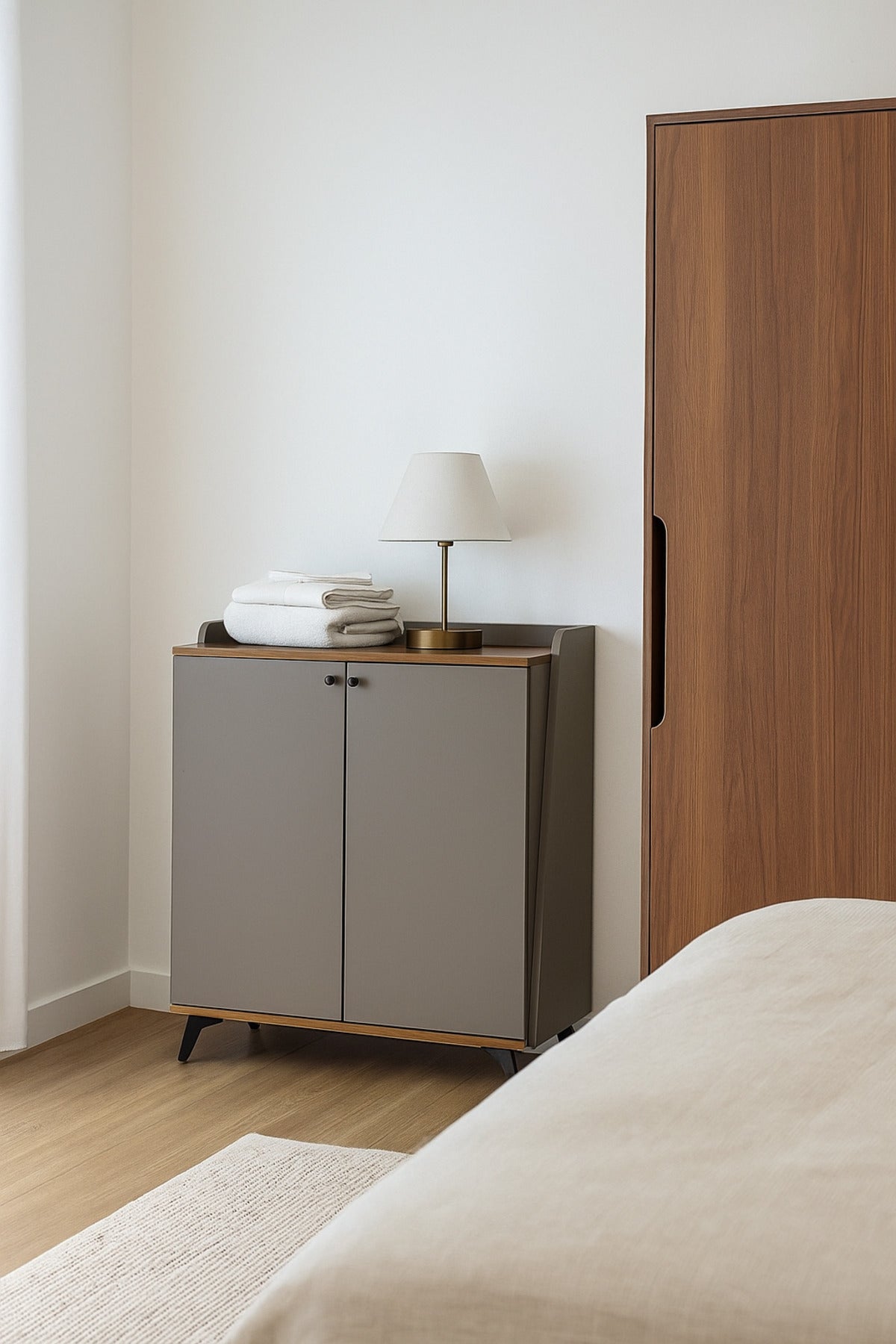 Modern Walnut Storage Cabinet Ð 2-Door Wooden Sideboard with Metal Legs 80_98_34 cm