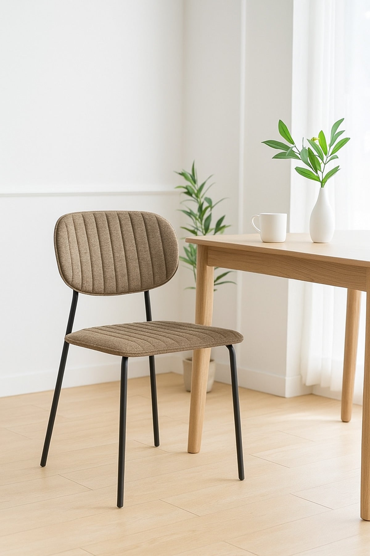 Gray Fabric Dining Chair Ð Modern Minimalist Chair with Black Metal Legs for Dining Room & Office