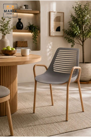 Grey Plastic Dining Chair with Wooden Armrests Ð Modern Scandinavian Dining Chair with Natural Wood Legs for Dining Room, Kitchen & CafŽ