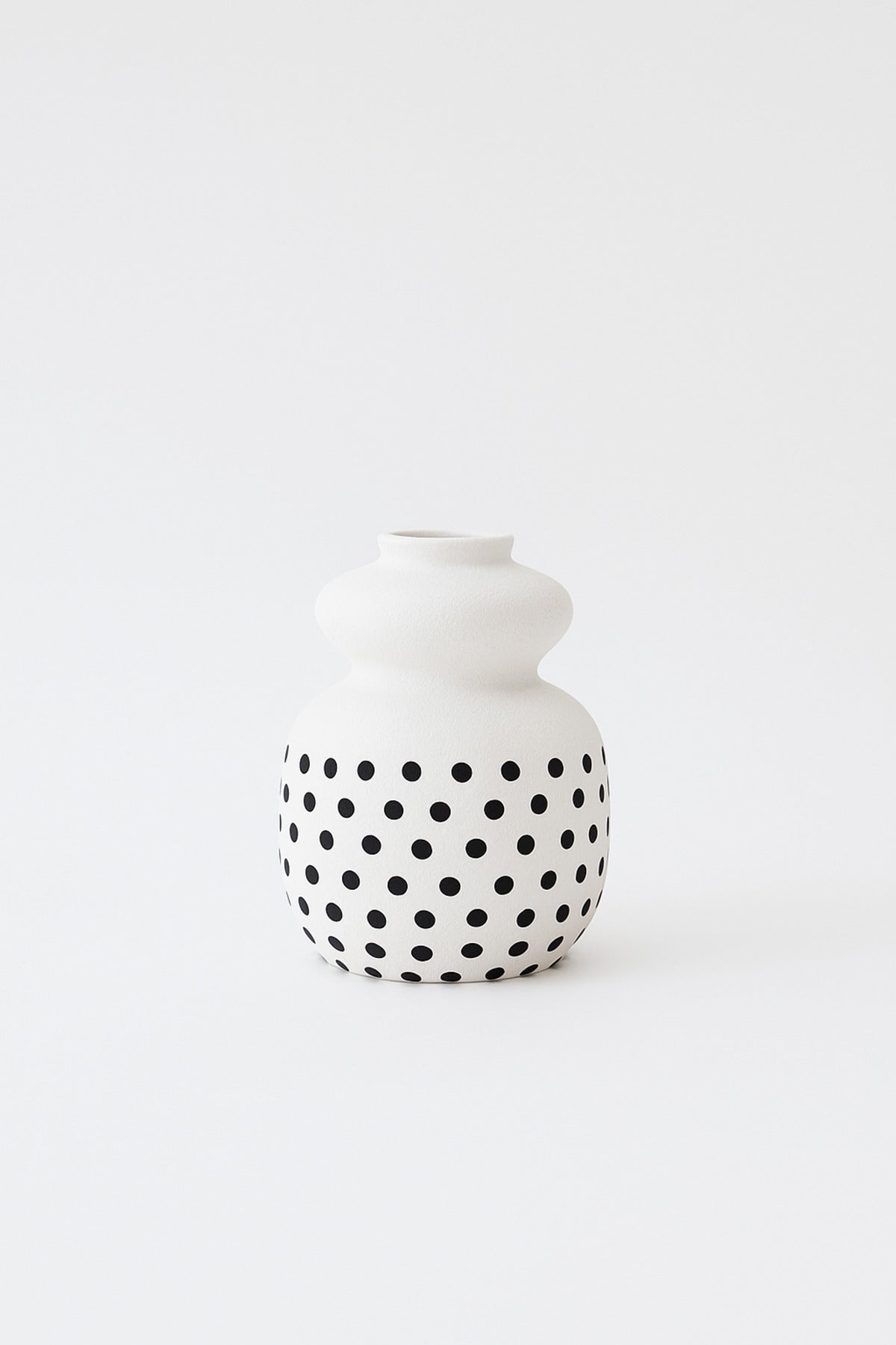 Natural White Ceramic Vase with Black Dots Ð Curvy Round Decorative Vase