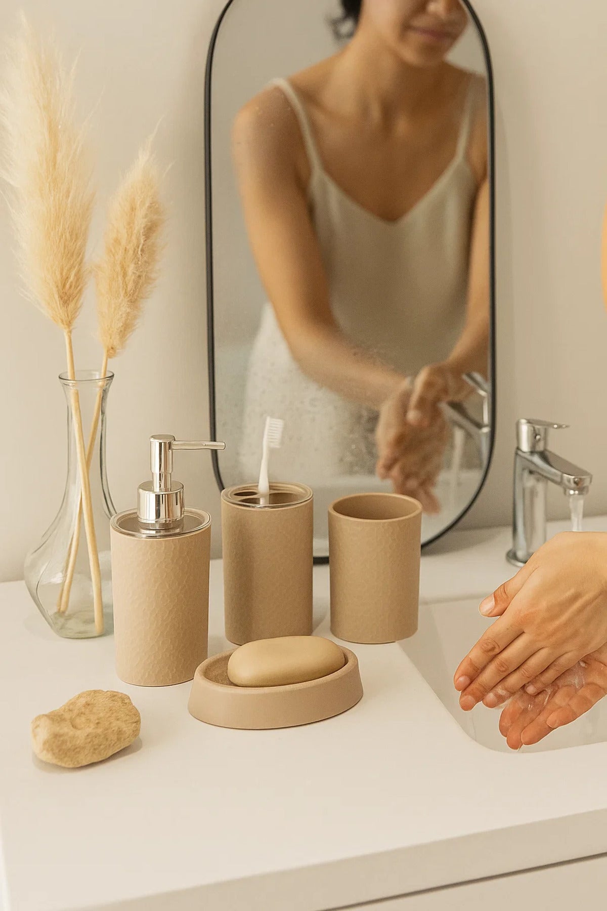 Textured Beige Resin Bathroom Accessory Set Ð 4 Pieces set