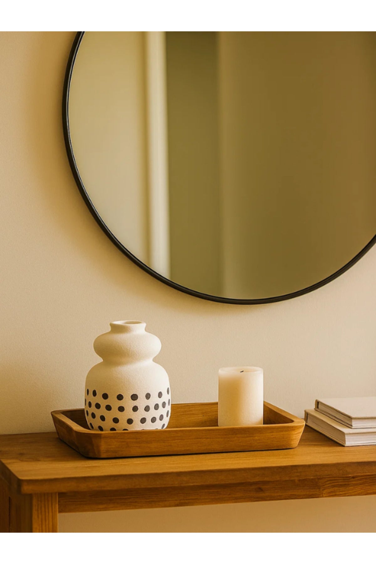 Natural White Ceramic Vase with Black Dots Ð Small Curvy Decorative Vase