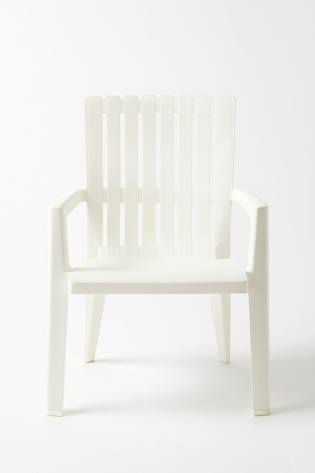 White Plastic Arm Chair Ð Stackable Durable Garden & Patio Chair for Indoor & Outdoor