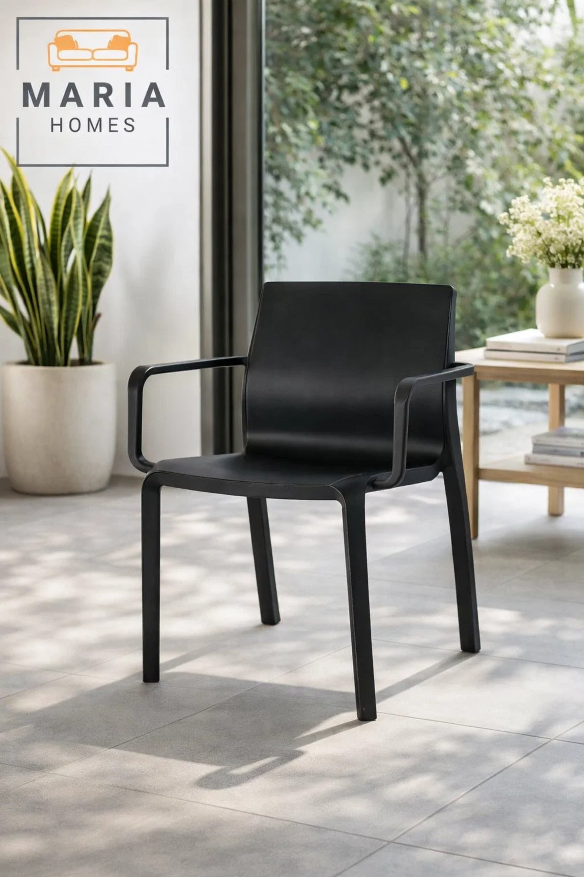 Black Plastic Arm Chair Ð Modern Indoor & Outdoor Dining Chair