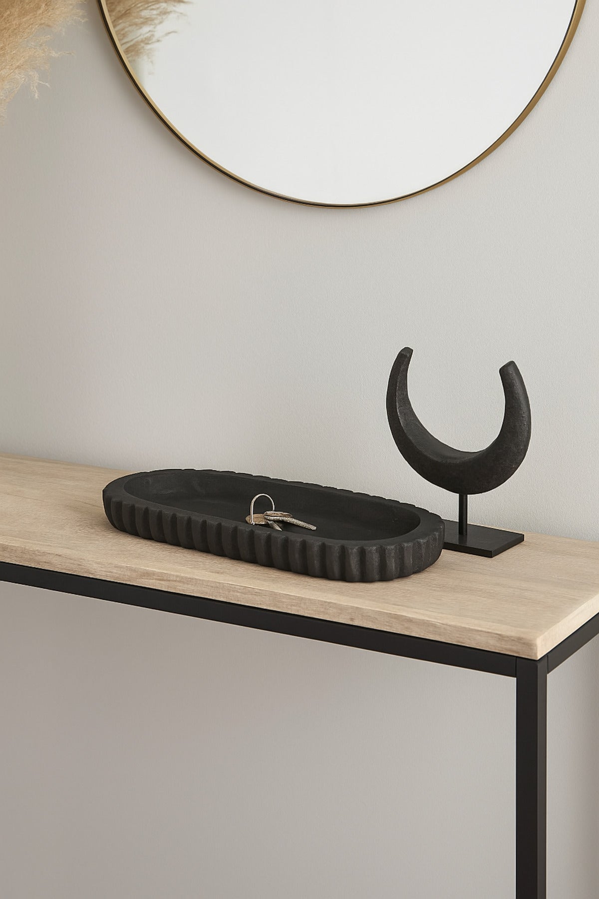 Black Wooden Ribbed Decorative Tray Ð Modern Long Table Centerpiece