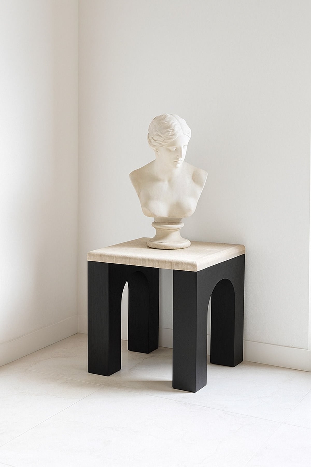 Wooden Side Table with Black Arched Legs Modern End Table for Living Room or Bedroom 50_50_55 cm