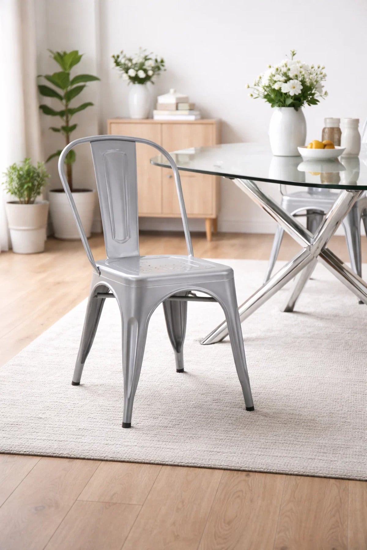 Modern Grey Metal Chair Ð Durable and Stylish Dining Chair