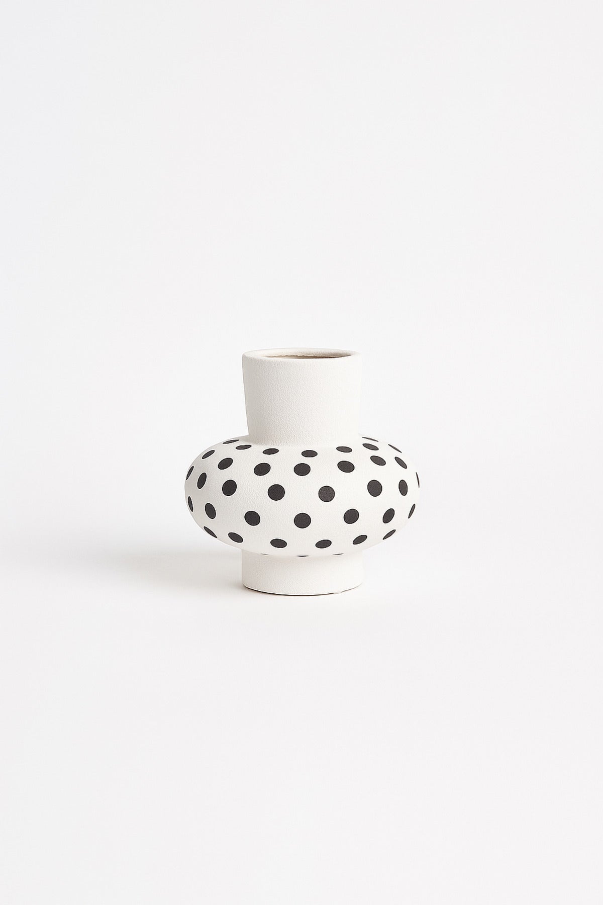 Natural White Ceramic Vase with Black Dots Ð Round Flat Decorative Vase