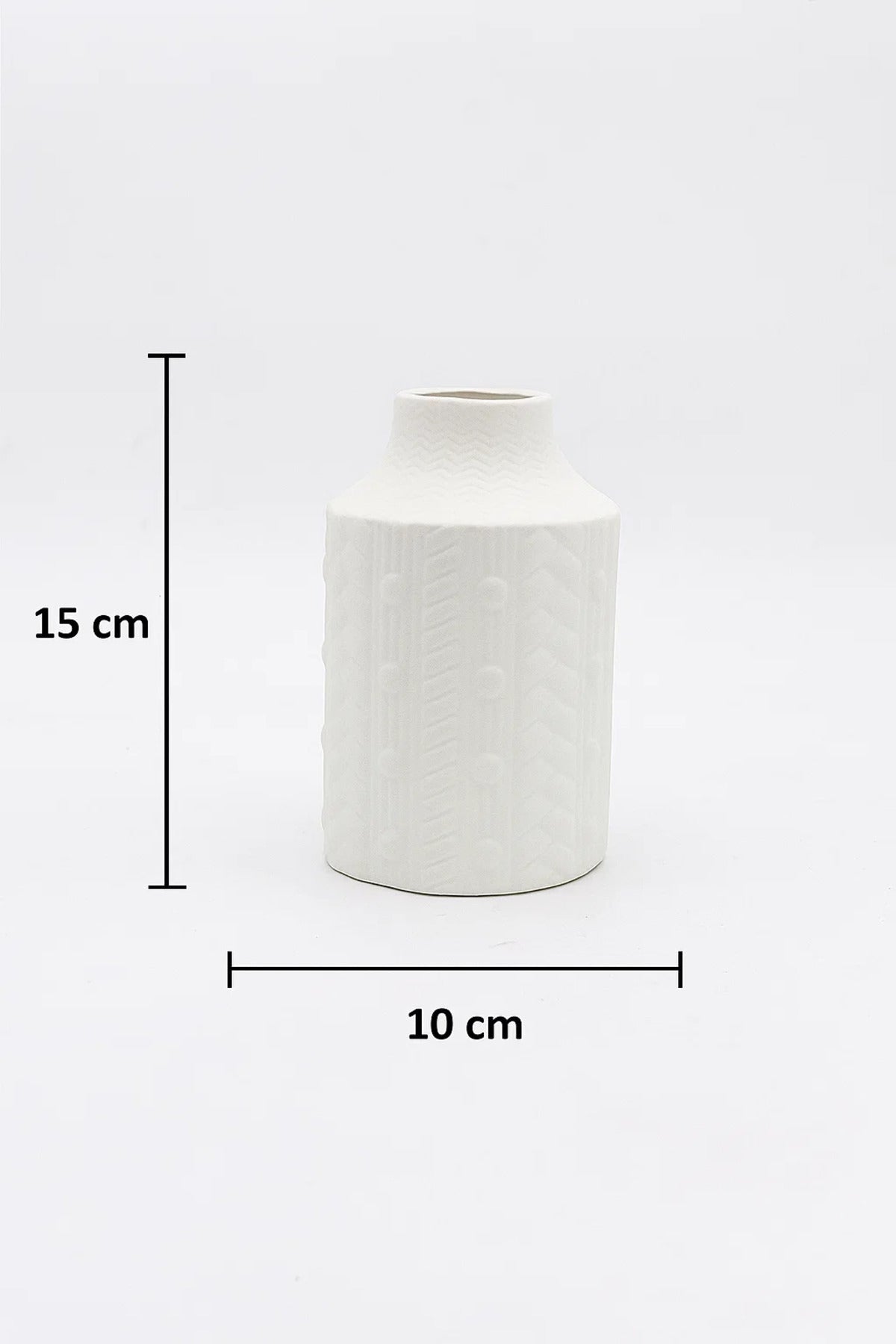White Textured Ceramic Vase Ð Modern Minimalist Decorative Flower Pot with Embossed Pattern