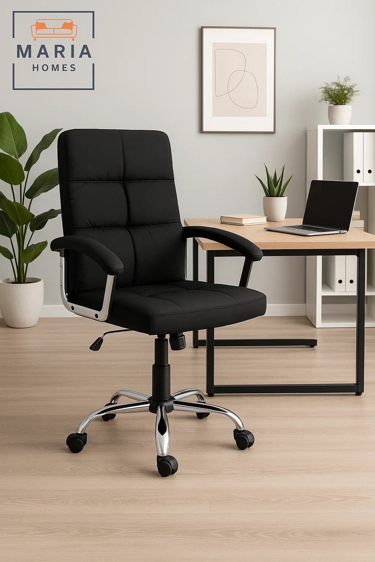 Black Padded Office Chair with Adjustable Height and Armrests Ð Comfortable Seating for Daily Use