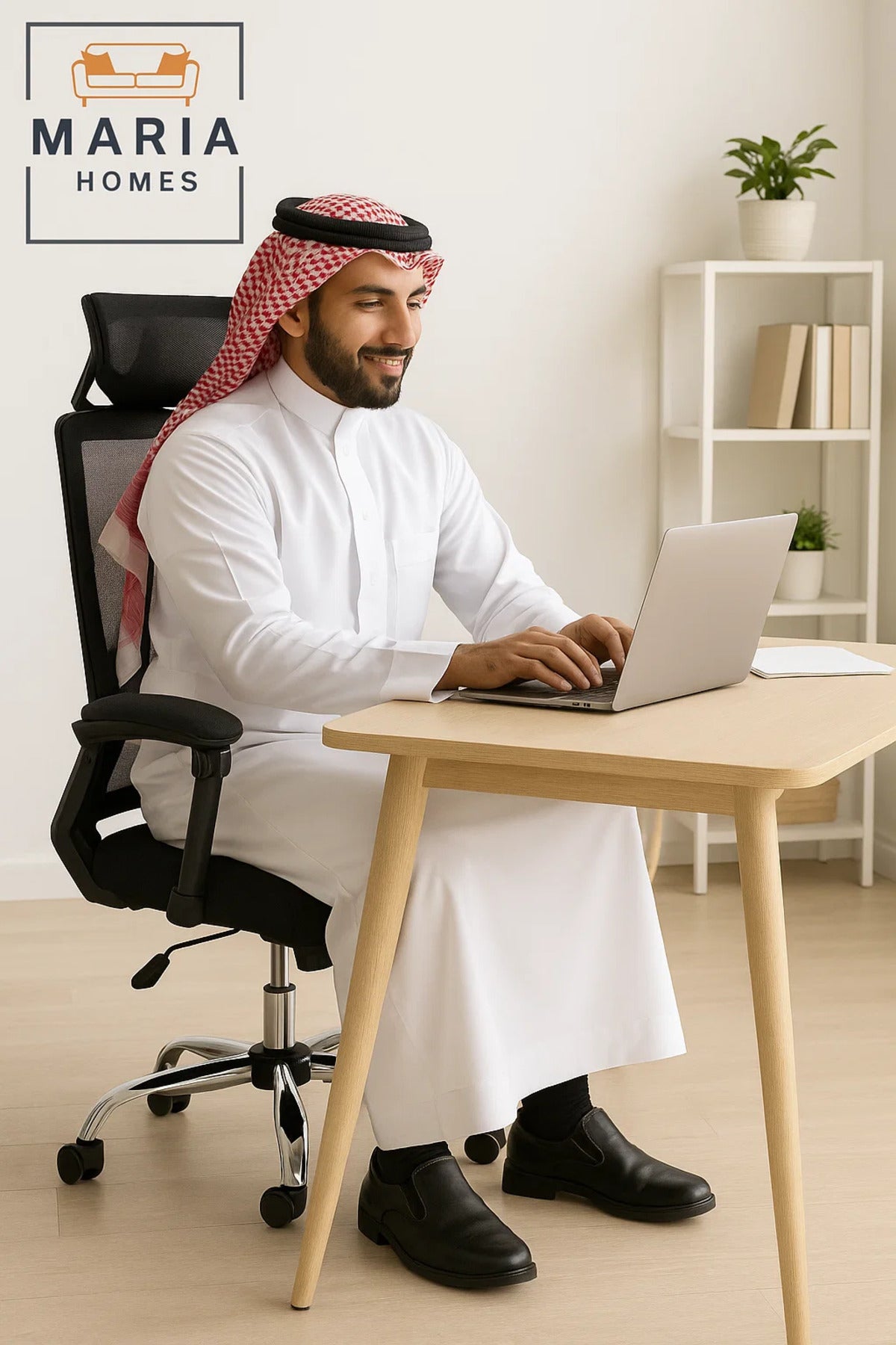 Black Ergonomic Office Chair with Mesh Back and Padded Armrests Ð Adjustable and Breathable Design