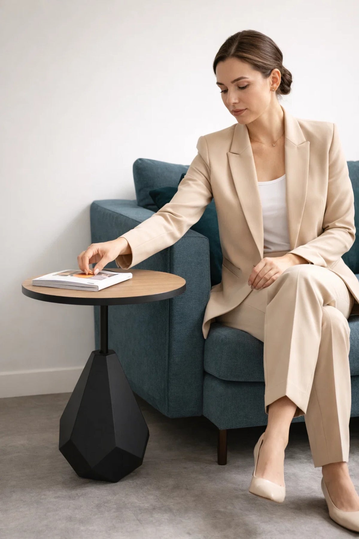 Modern Round Side Table Wood Top Black Geometric Base Living Room Accent End Table 60cm Height