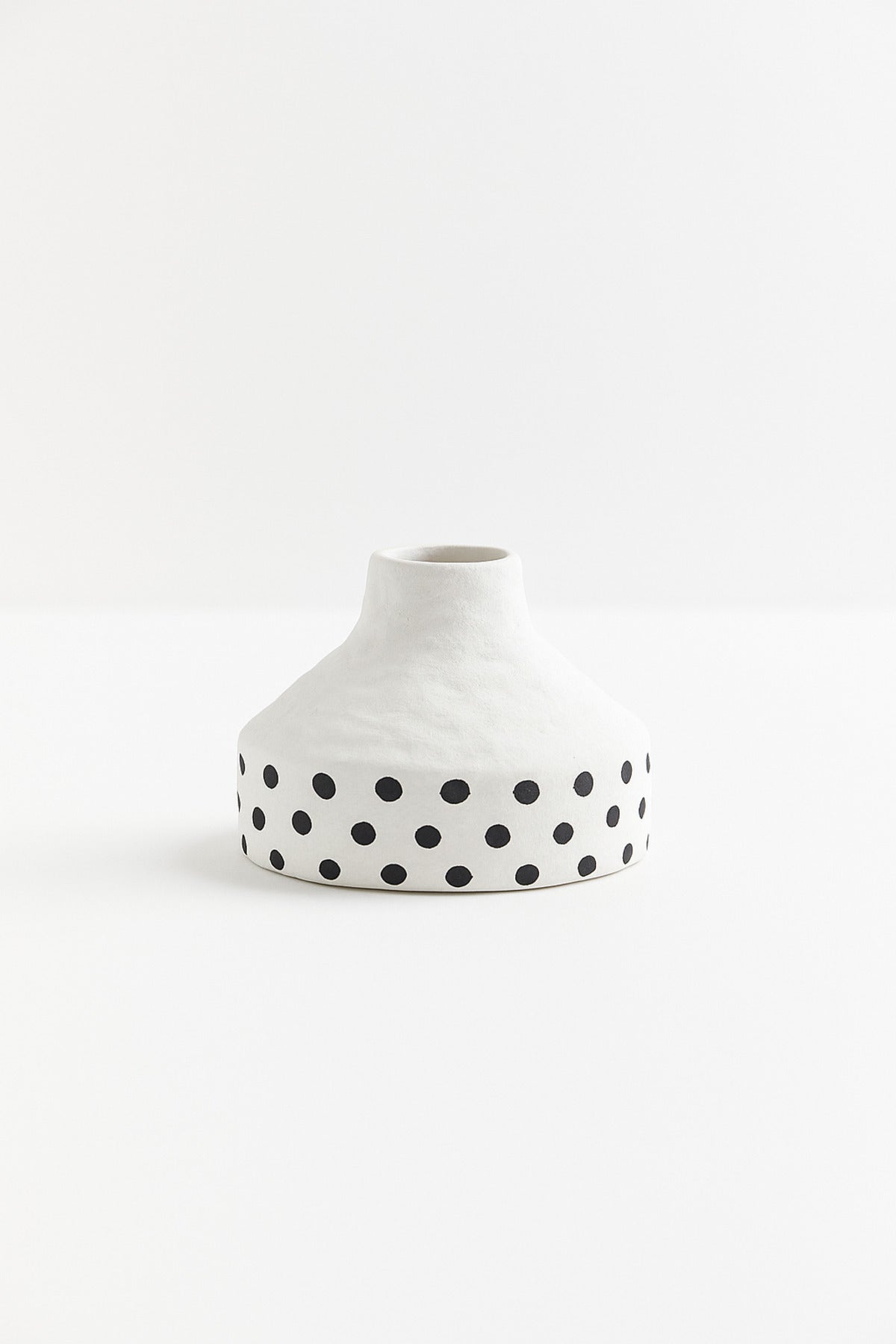 Natural White Ceramic Vase with Black Dots Ð Small Cone Decorative Vase