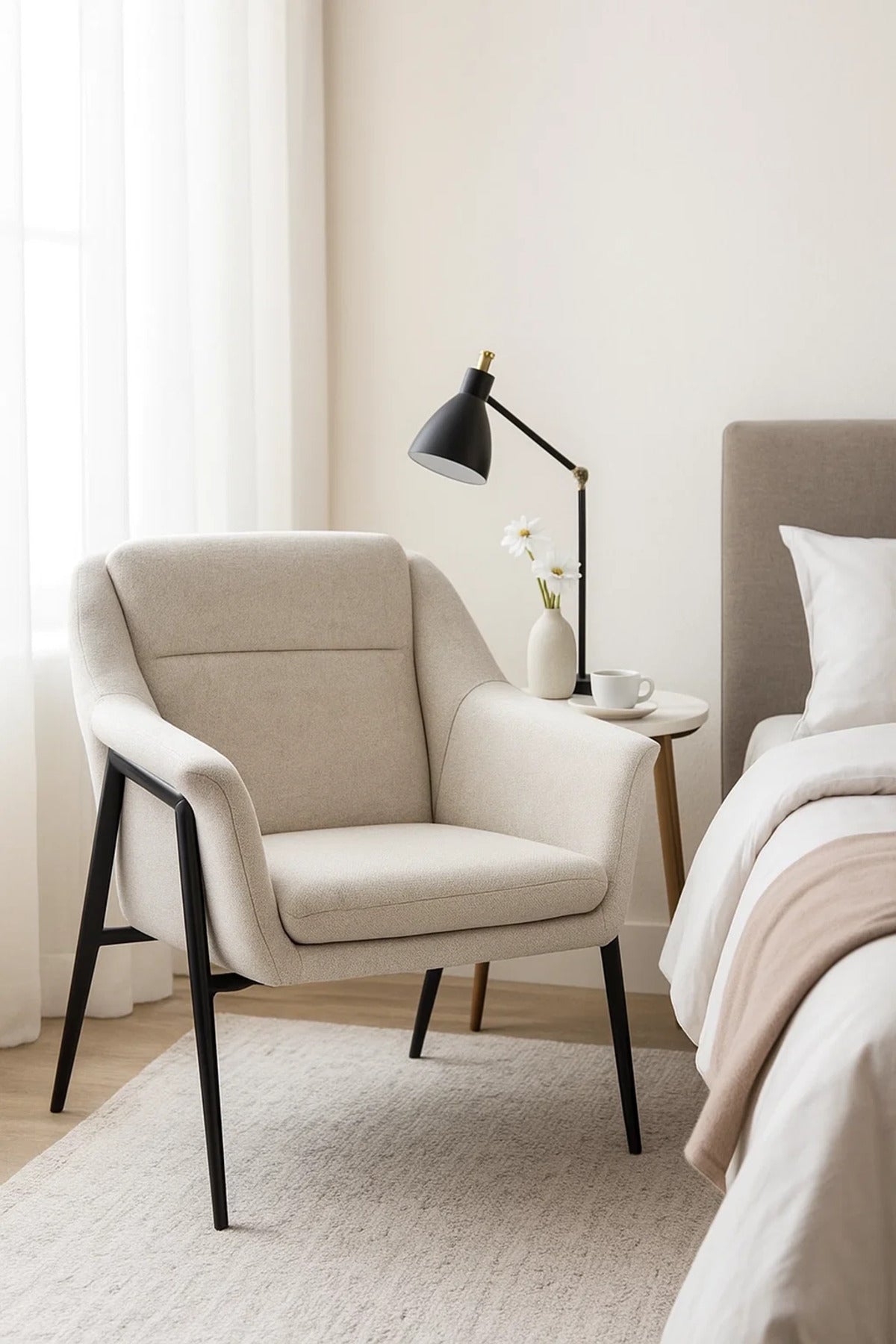 Modern Beige Upholstered Armchair with Metal Legs Ð Elegant Accent Chair for Living Room Office