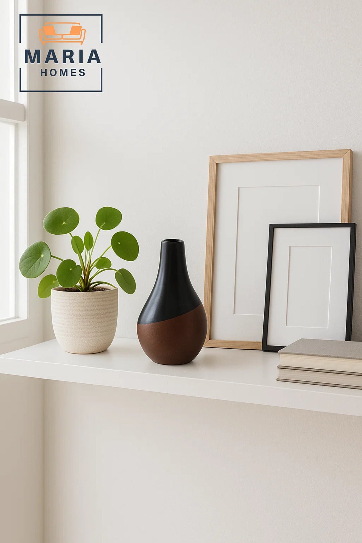 Modern Ceramic Vase with Glossy Black & Wood-Tone Base Ð Teardrop Shape