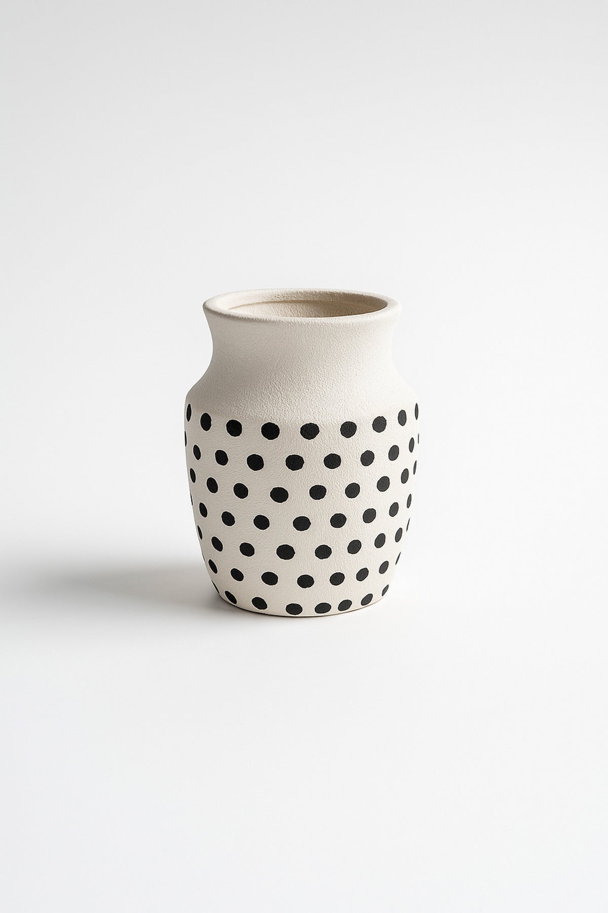 Natural White Ceramic Vase with Black Dots Ð Small Curved Mouth Decorative Vase