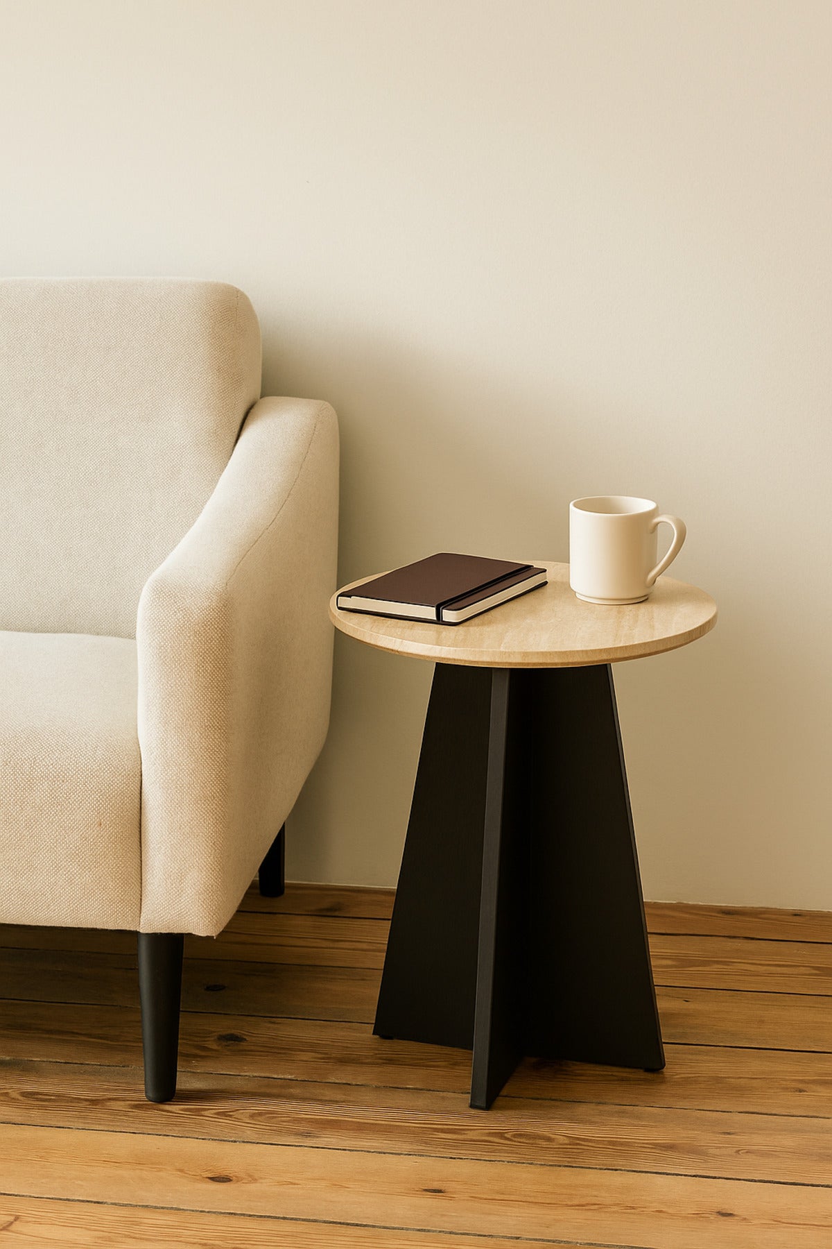 Round Marble Top Side Table with Black Wooden Base Ð Modern Accent Table for Living Room 45_55 cm
