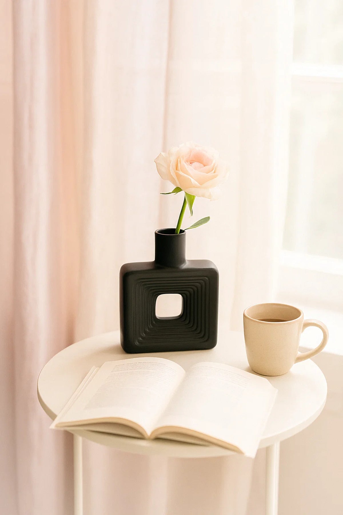 Black Geometric Ceramic Vase Ð Modern Minimalist Sculptural Decorative Flower Pot