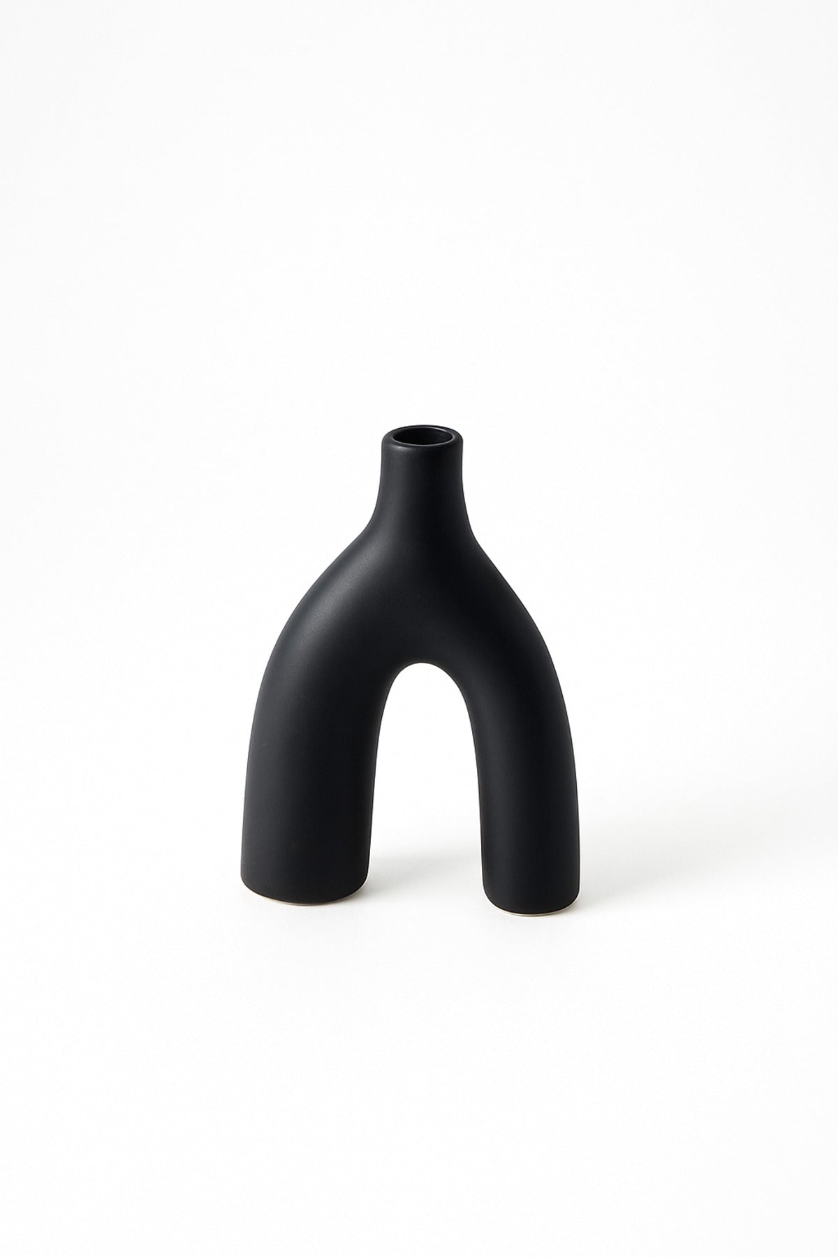 Black Ceramic U-Shaped Vase Ð Modern Minimalist Decorative Sculpture