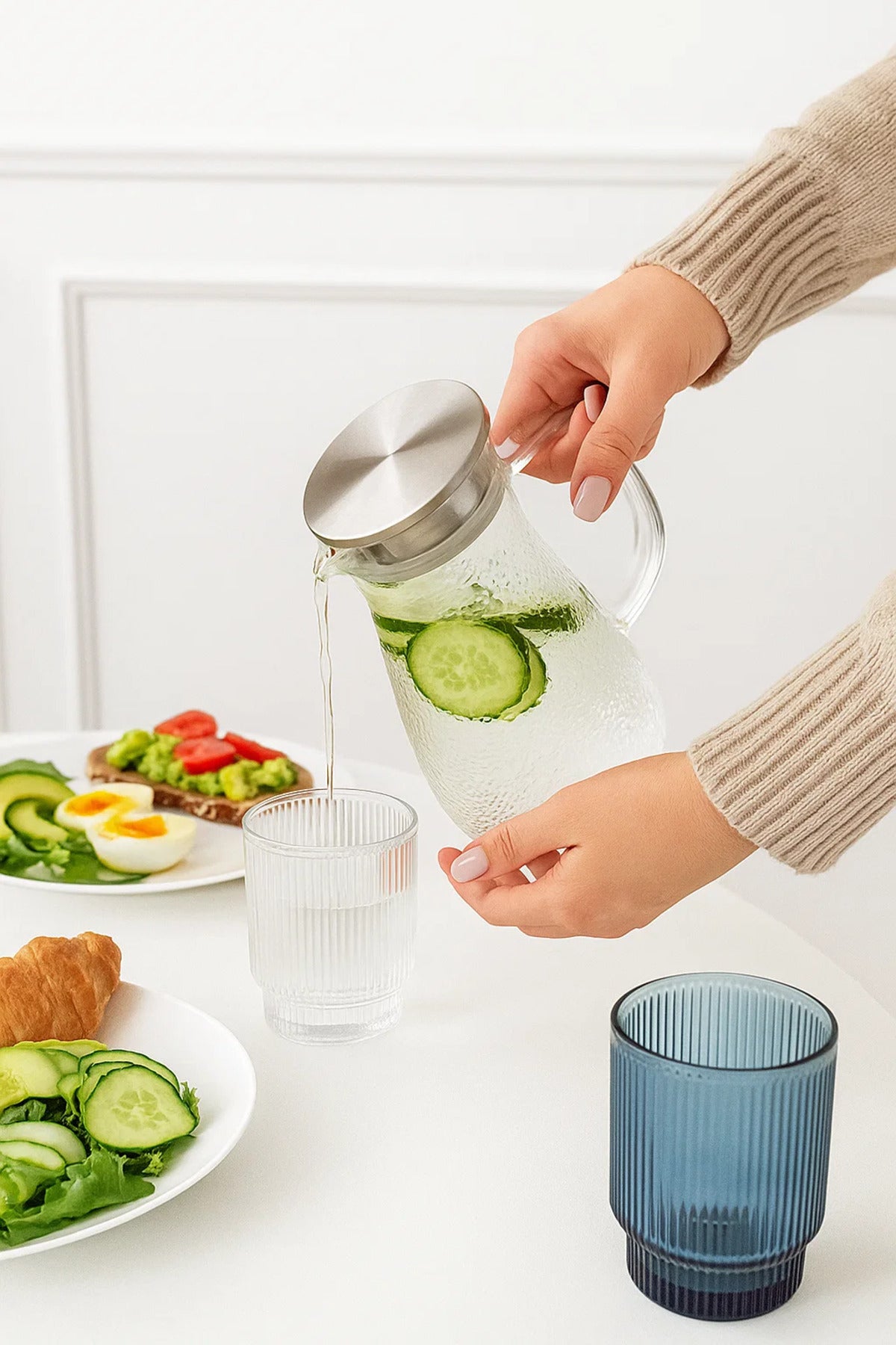 Clear Textured Glass Water Pitcher with Stainless Steel Lid Ð 1.3 Liter
