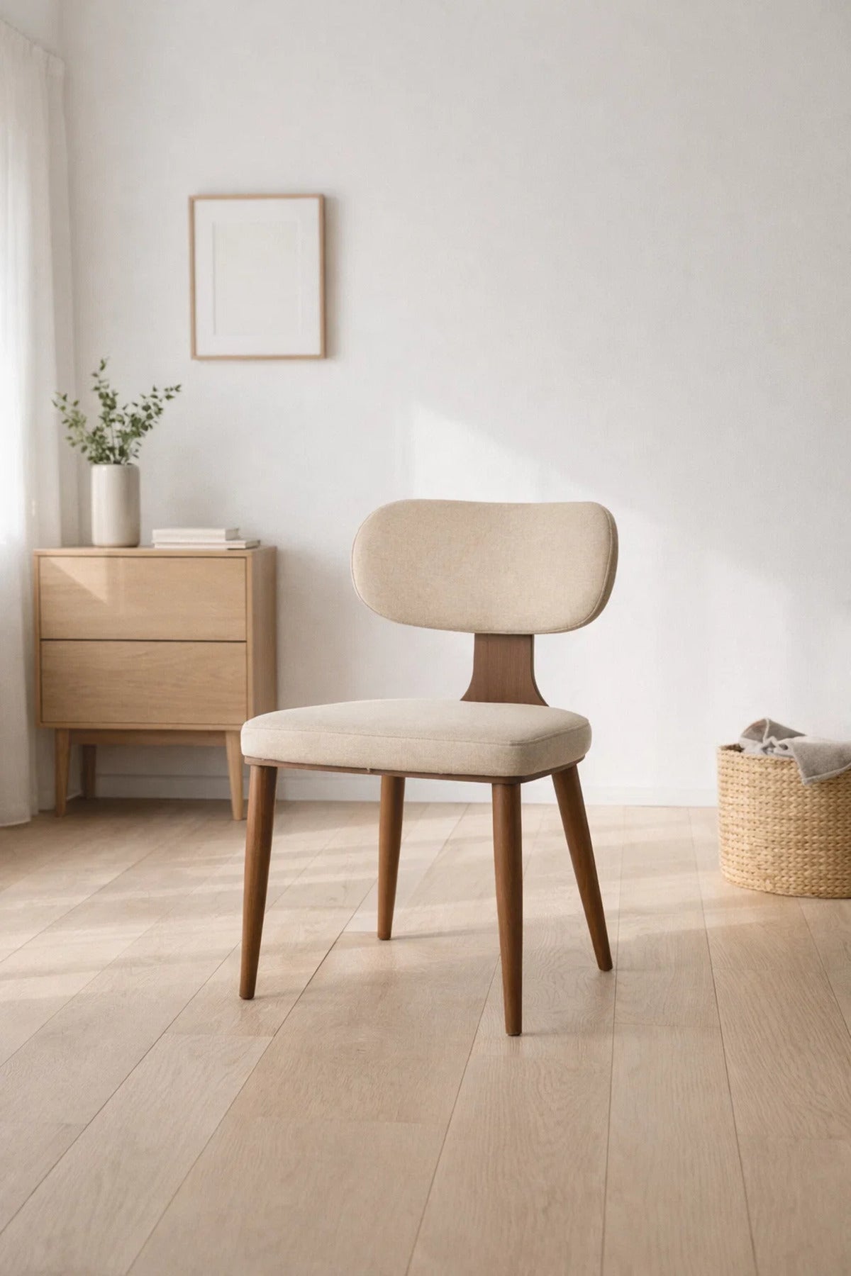 Modern Upholstered Dining Chair with Wooden Legs Beige
