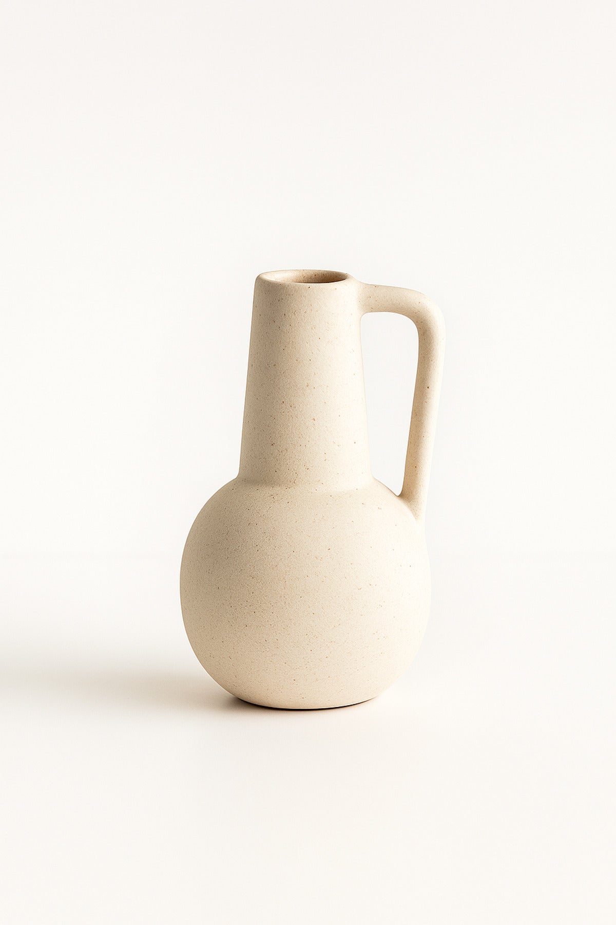 White Ceramic Jug Vase Ð Minimalist Handle Design Decorative Piece