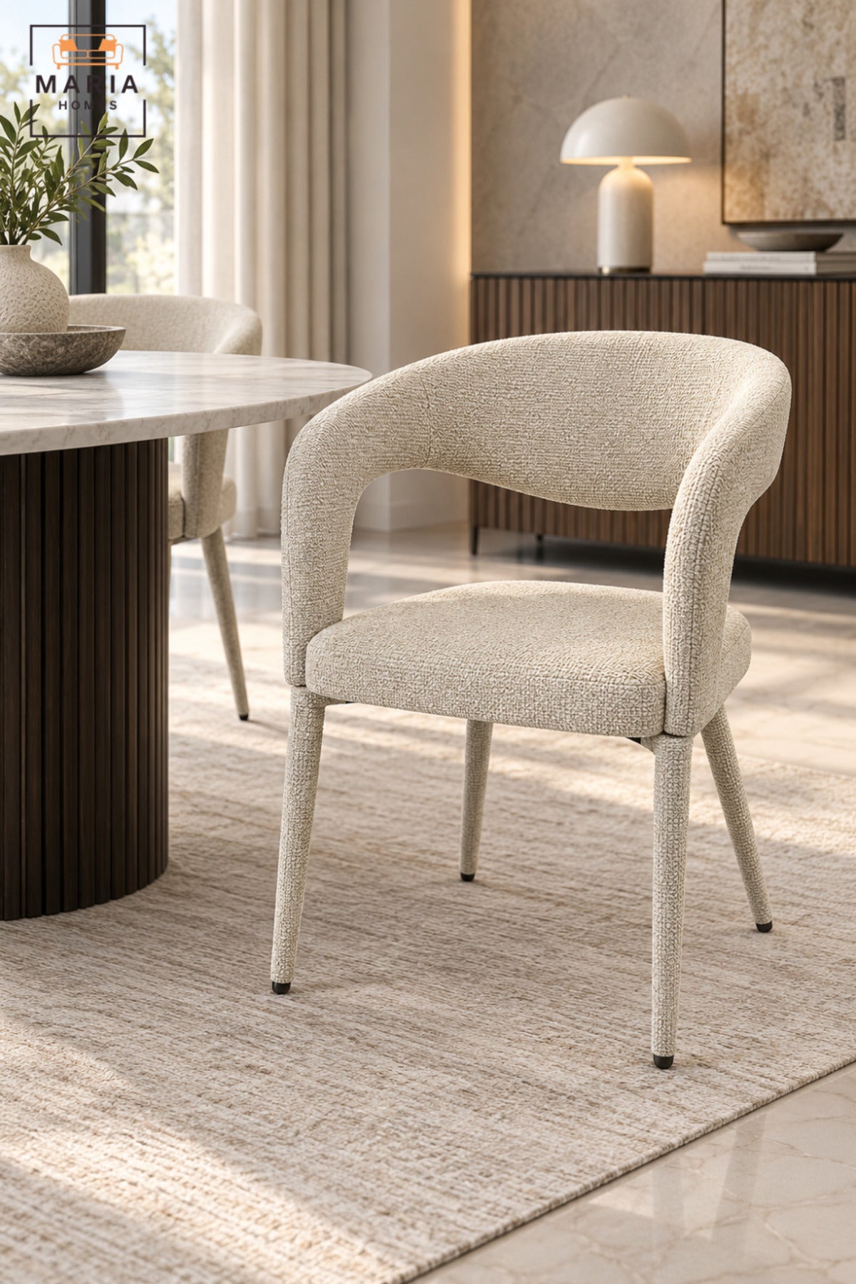 Modern Beige Upholstered Dining Chair with Curved Open Backrest, Padded Seat and Contemporary Design for Dining Room, Kitchen, Café & Restaurant