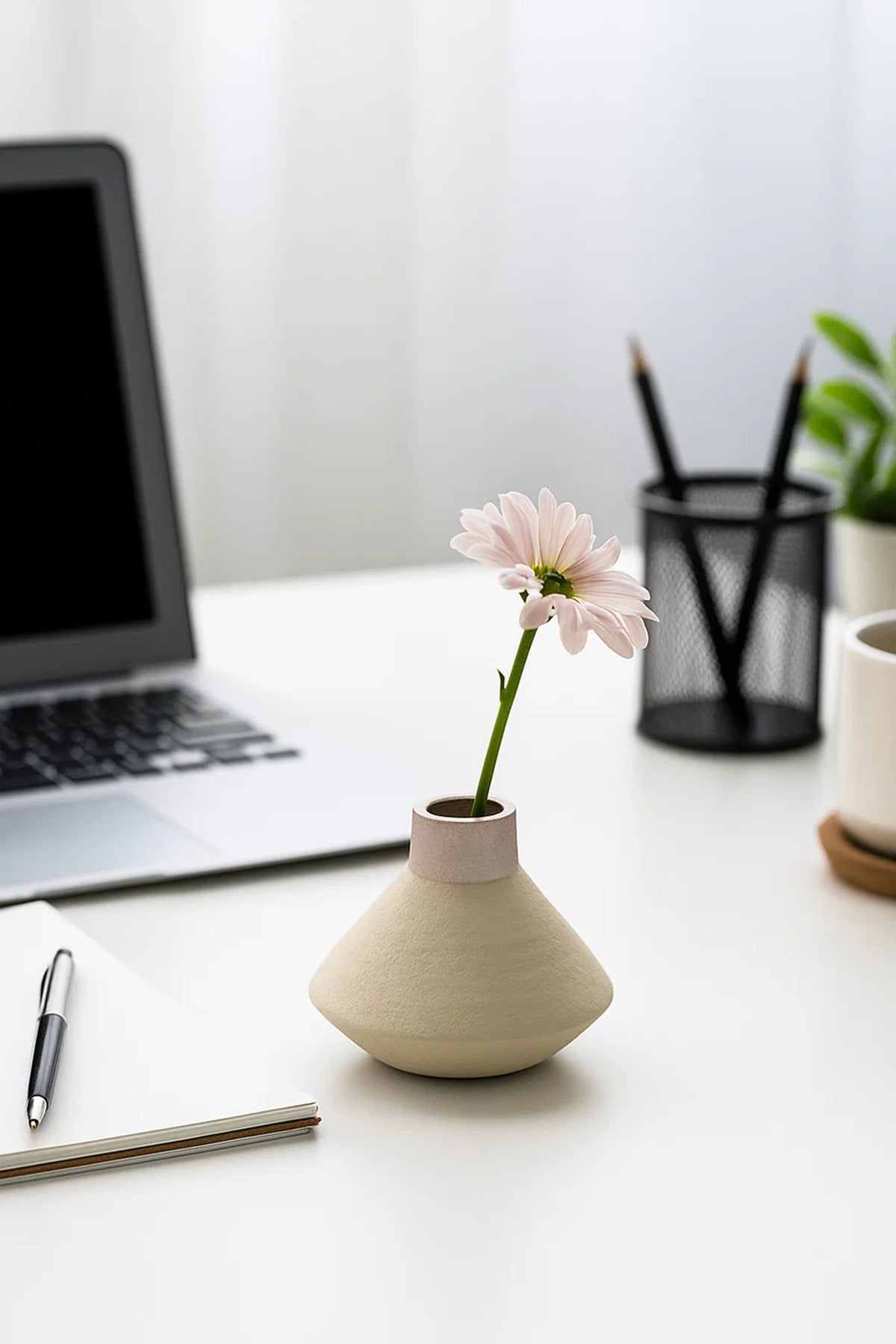 Grey and Pink Ceramic Modern Vase – Minimalist Decorative Flower Pot for Home and Office Décor