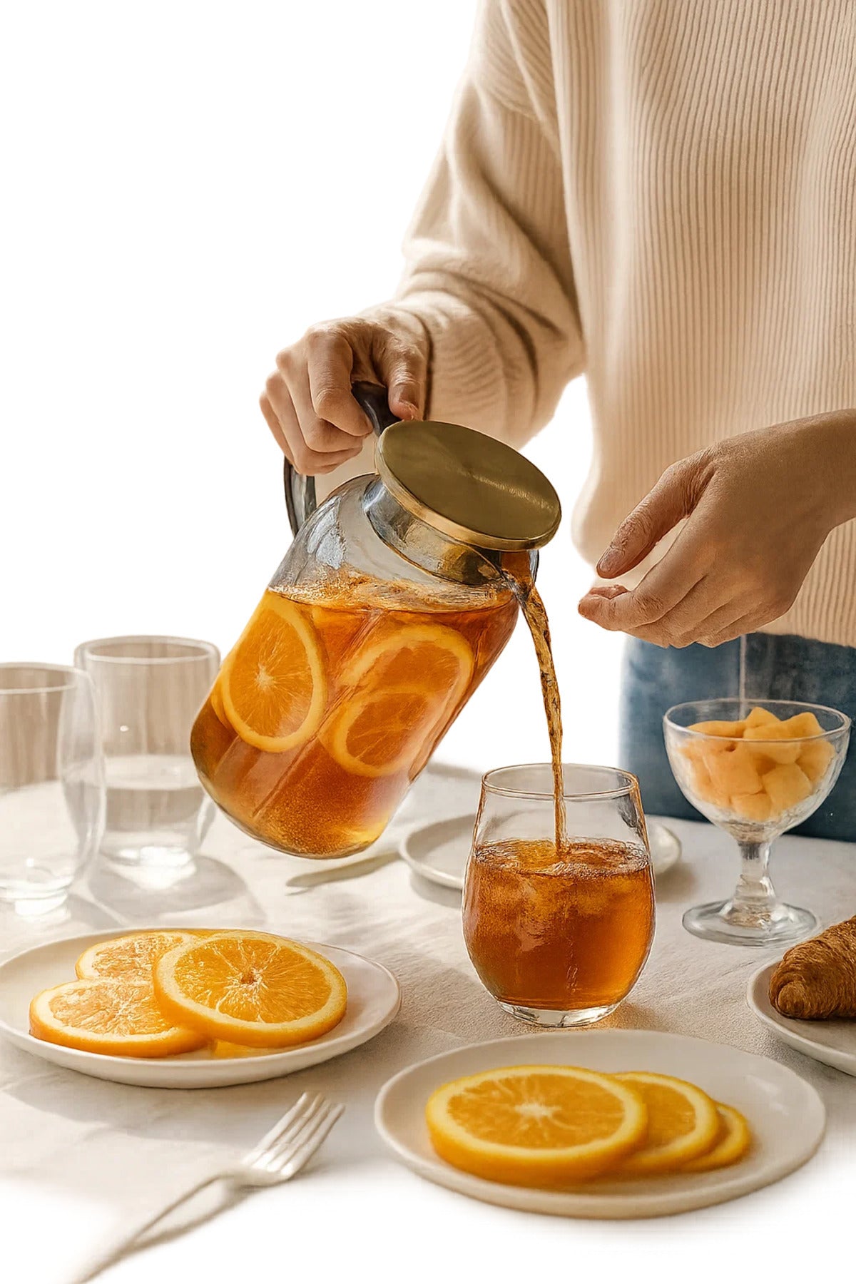 Smoky Gray Borosilicate Glass Water Pitcher with Gold-Tone Lid Ð 1.2 Liter