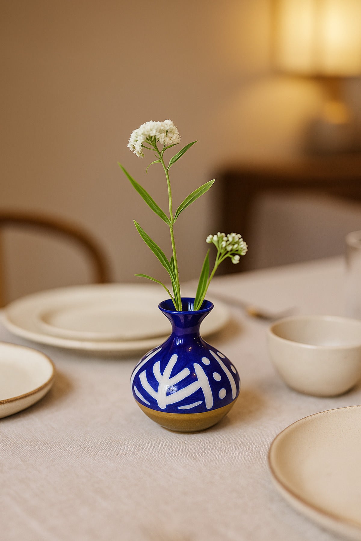 Dark Blue and White Ceramic Vase Ð Elegant Round Artistic Decorative Piece