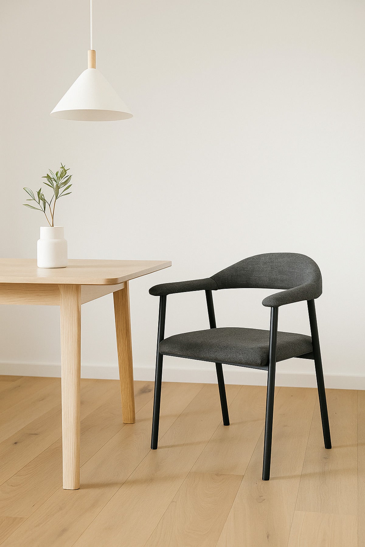 Grey Fabric Dining Chair Ð Modern Minimalist Armchair with Black Metal Legs for Dining Room & Office