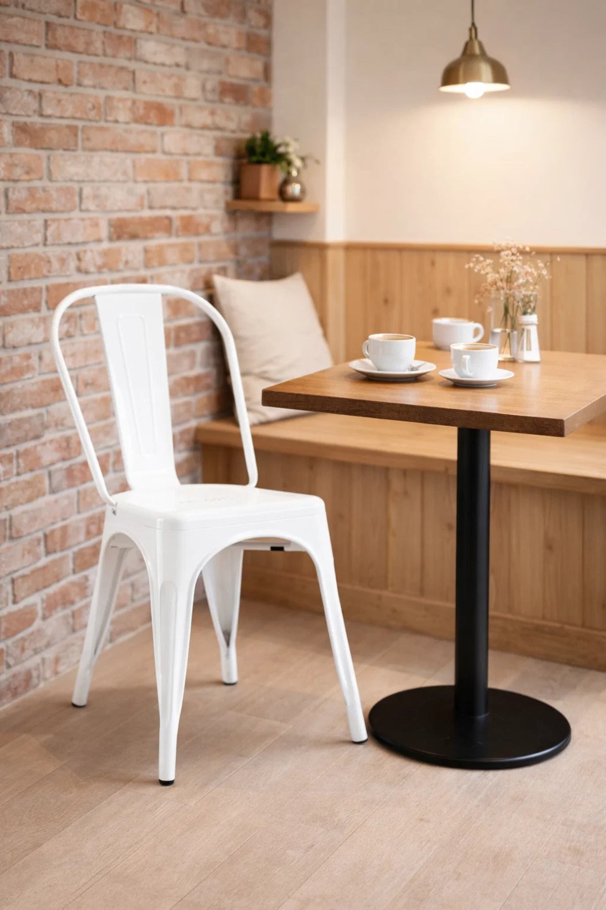 Modern White Metal Chair √ê Stylish, Durable Dining Chair