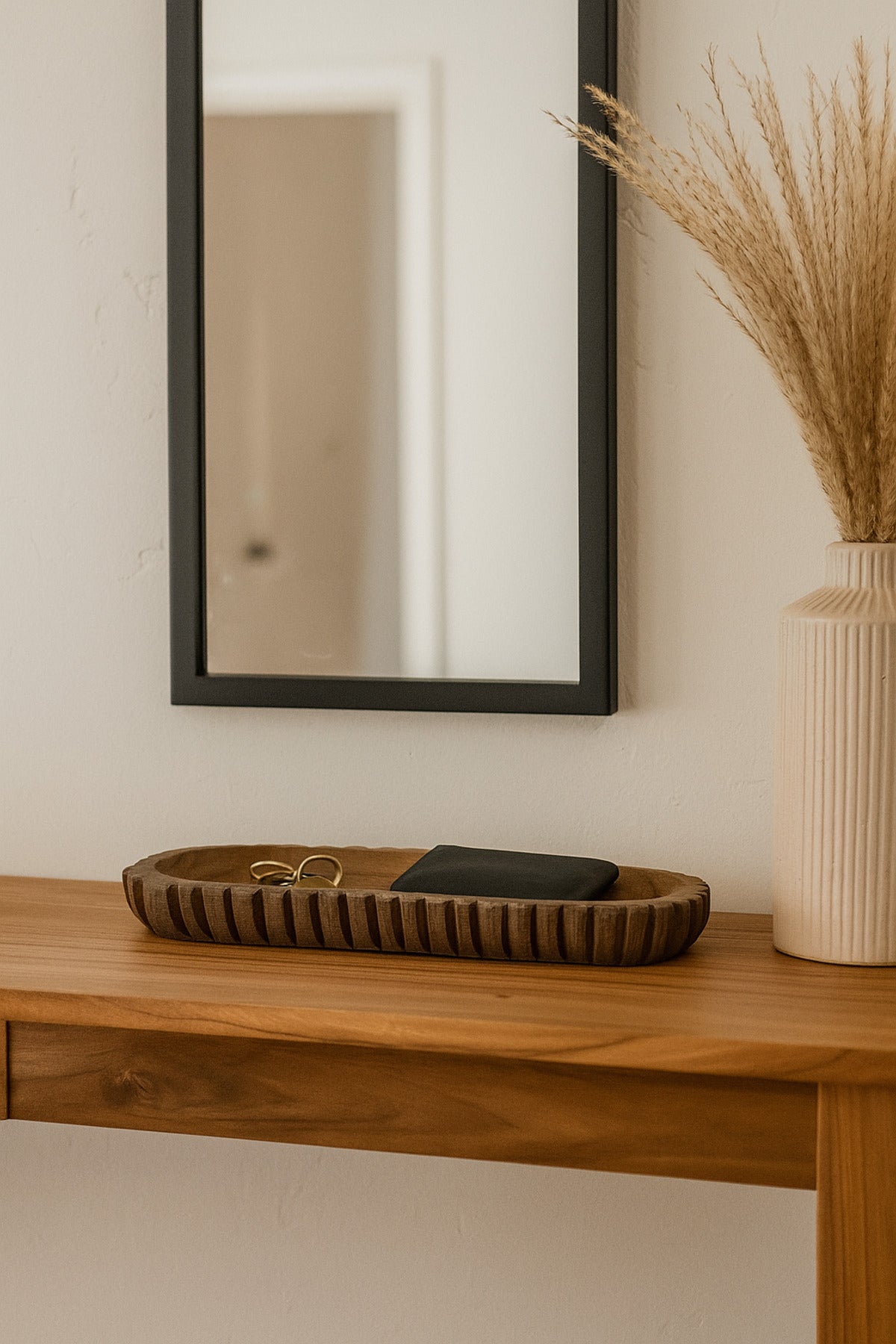 Walnut Wooden Ribbed Decorative Tray Ð Modern Long Table Centerpiece
