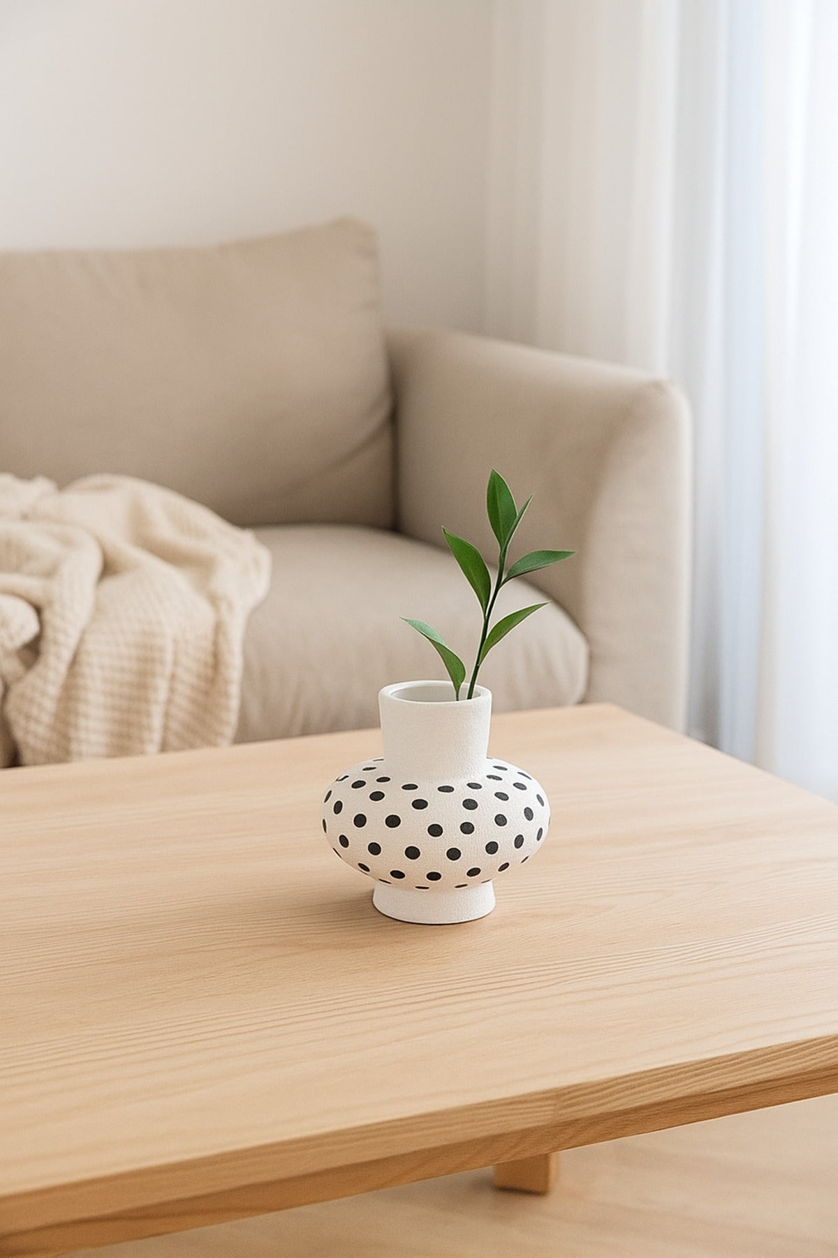 Natural White Ceramic Vase with Black Dots Ð Round Flat Decorative Vase