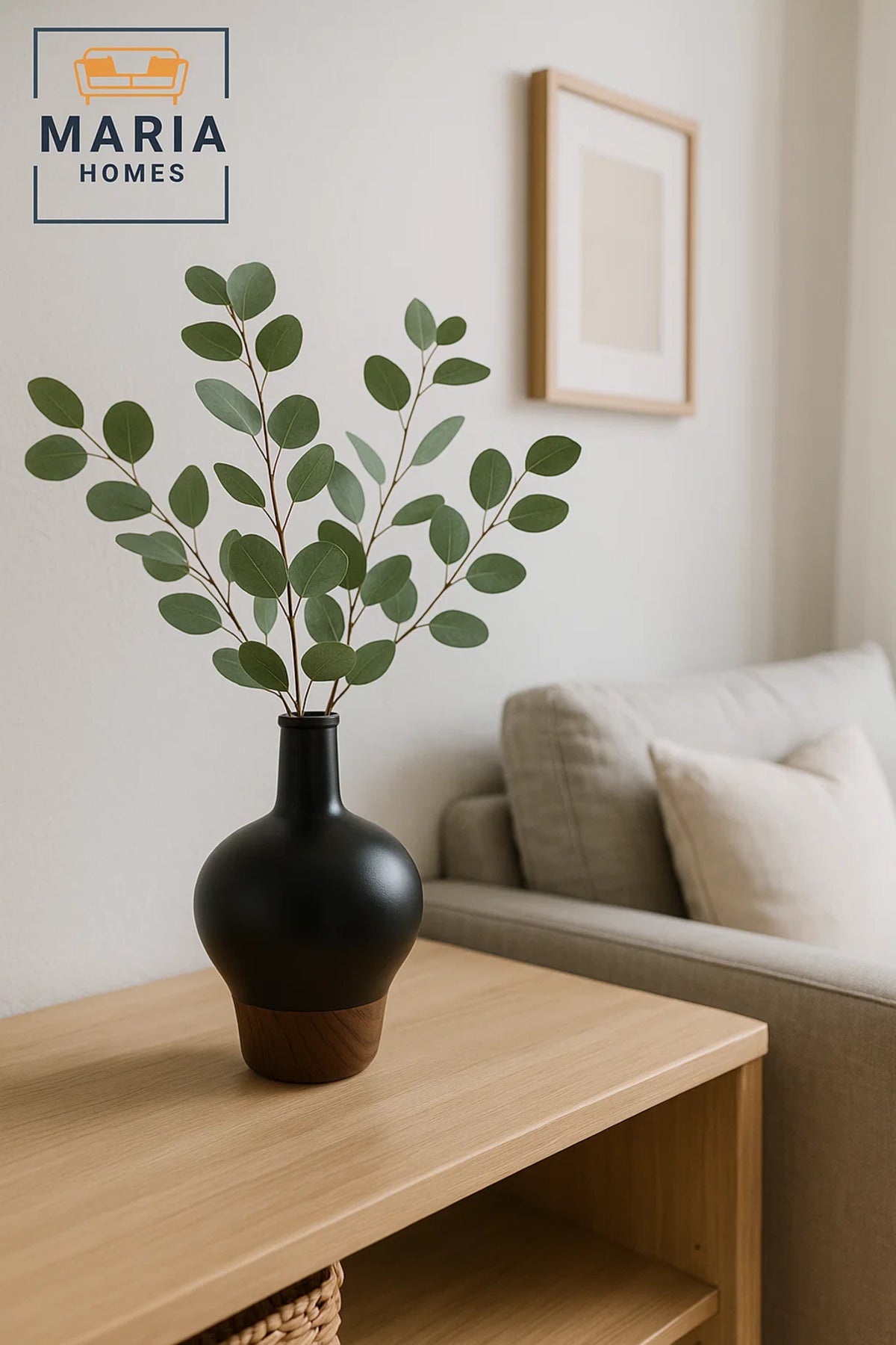 Modern Decorative Vase √ê Matte Black Flower Vase √ê Wood-Effect Home Decor Accessory