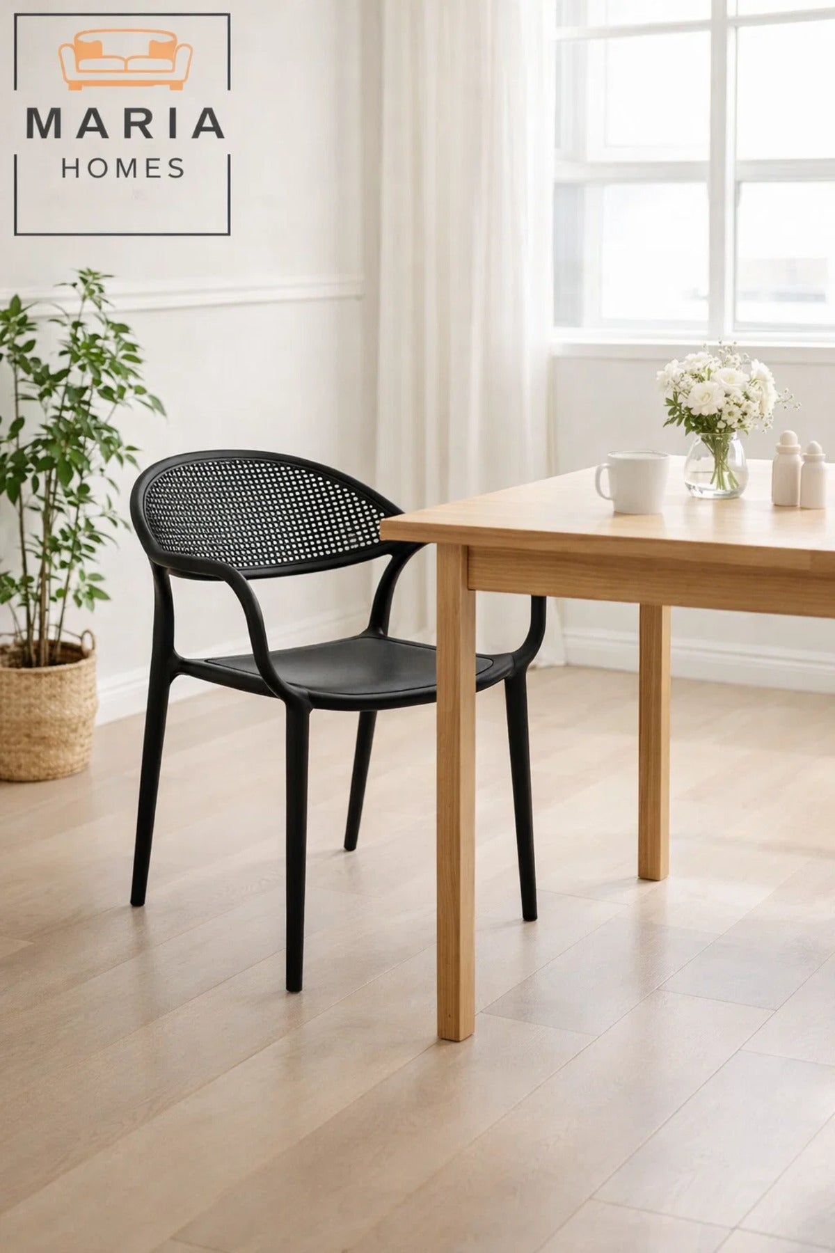 Black Plastic Chair with Armrests Ð Modern Indoor & Outdoor Chair