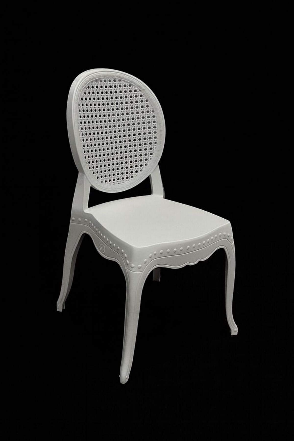 Vintage White Plastic Dining Chair Ð Elegant Plastic Chair for Indoor and Outdoor Use