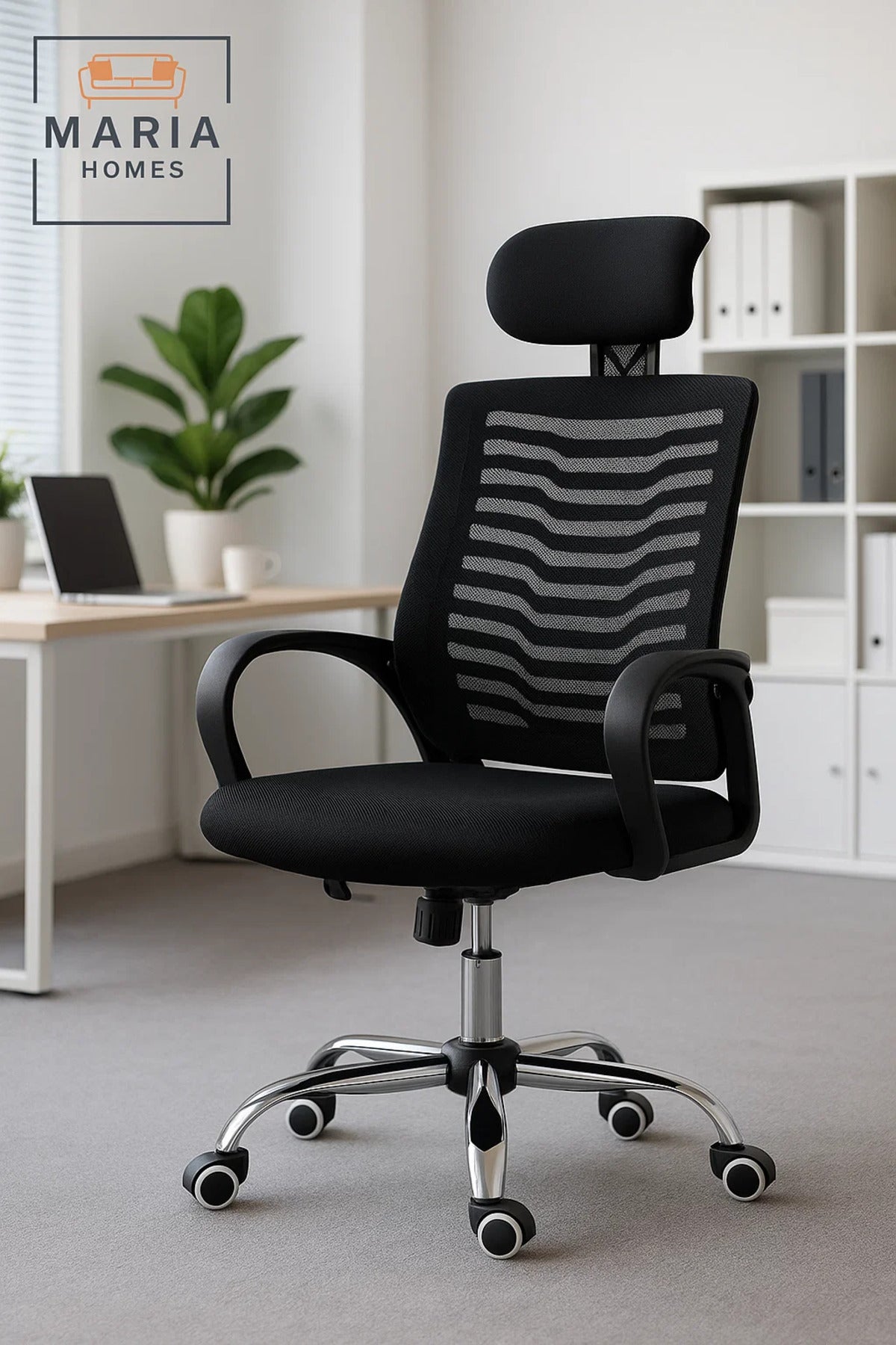 Black Mesh Office Chair with Headrest and Curved Armrests Ð Breathable and Ergonomic Seating