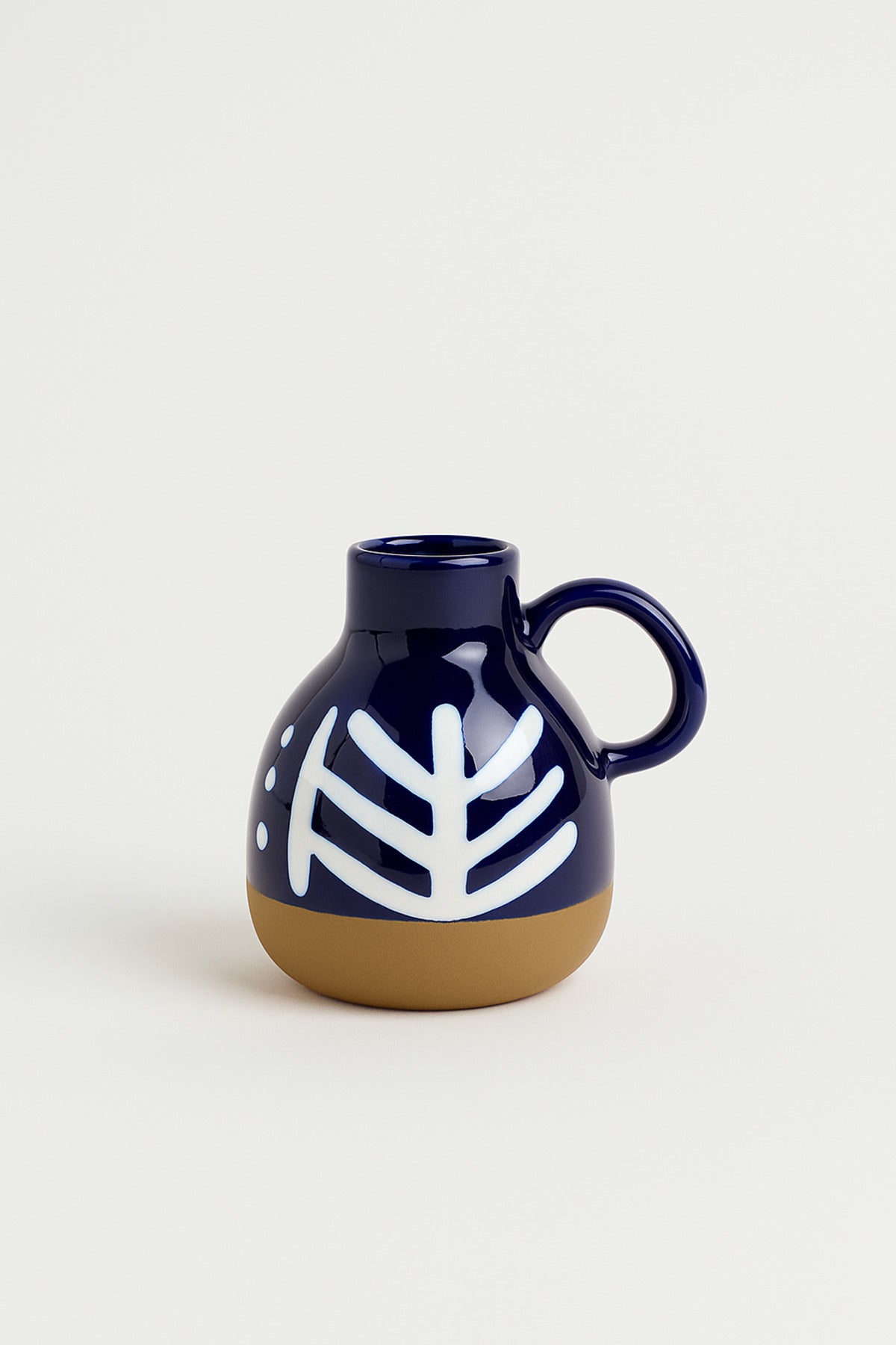 Dark Blue and White Ceramic Jug Ð Handcrafted Geometric Decorative Vase